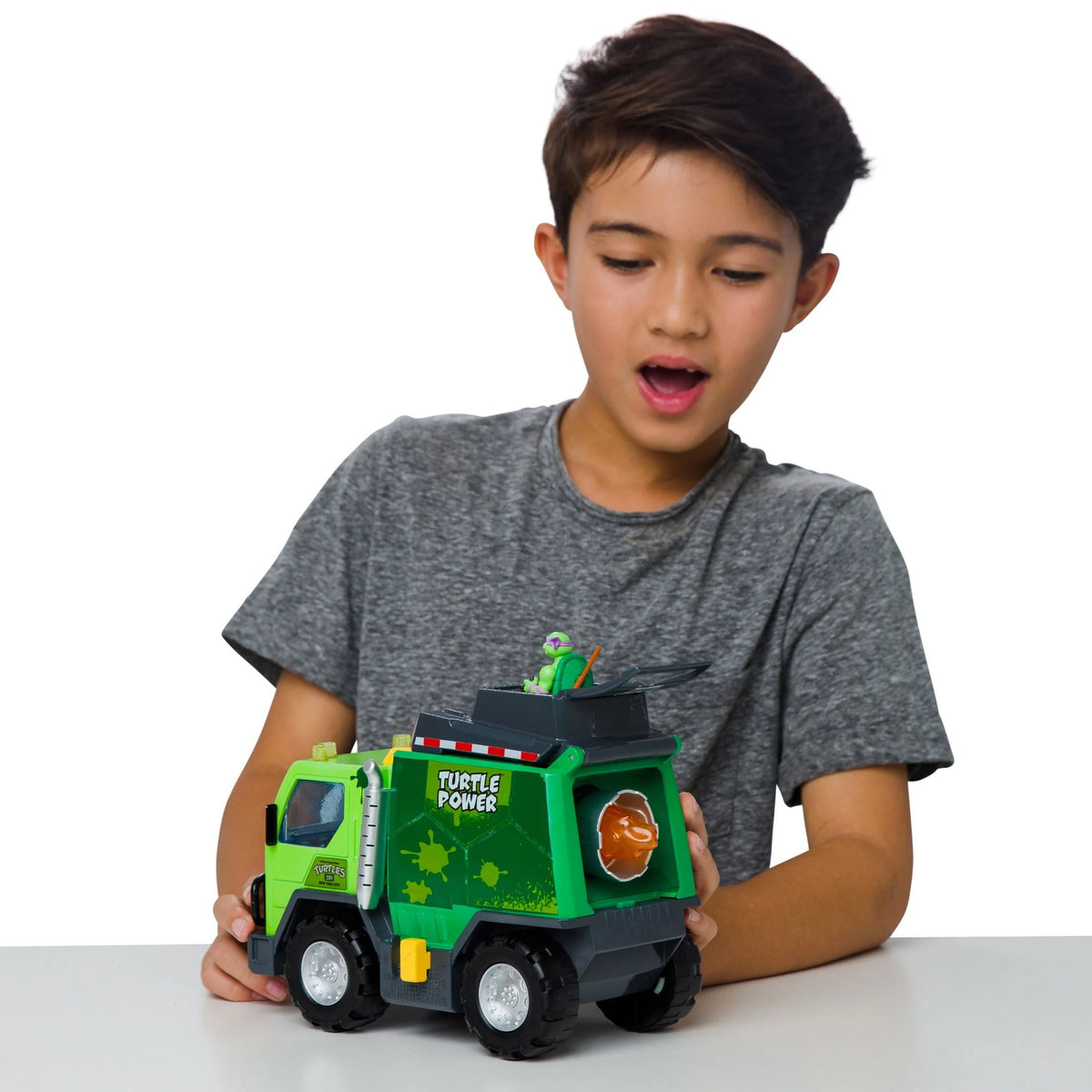 Green Garbage Truck C37646
