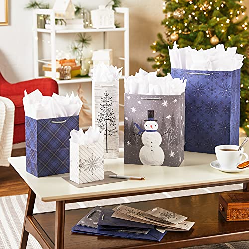 Assorted Christmas Gift Bags 18 Count Z5182