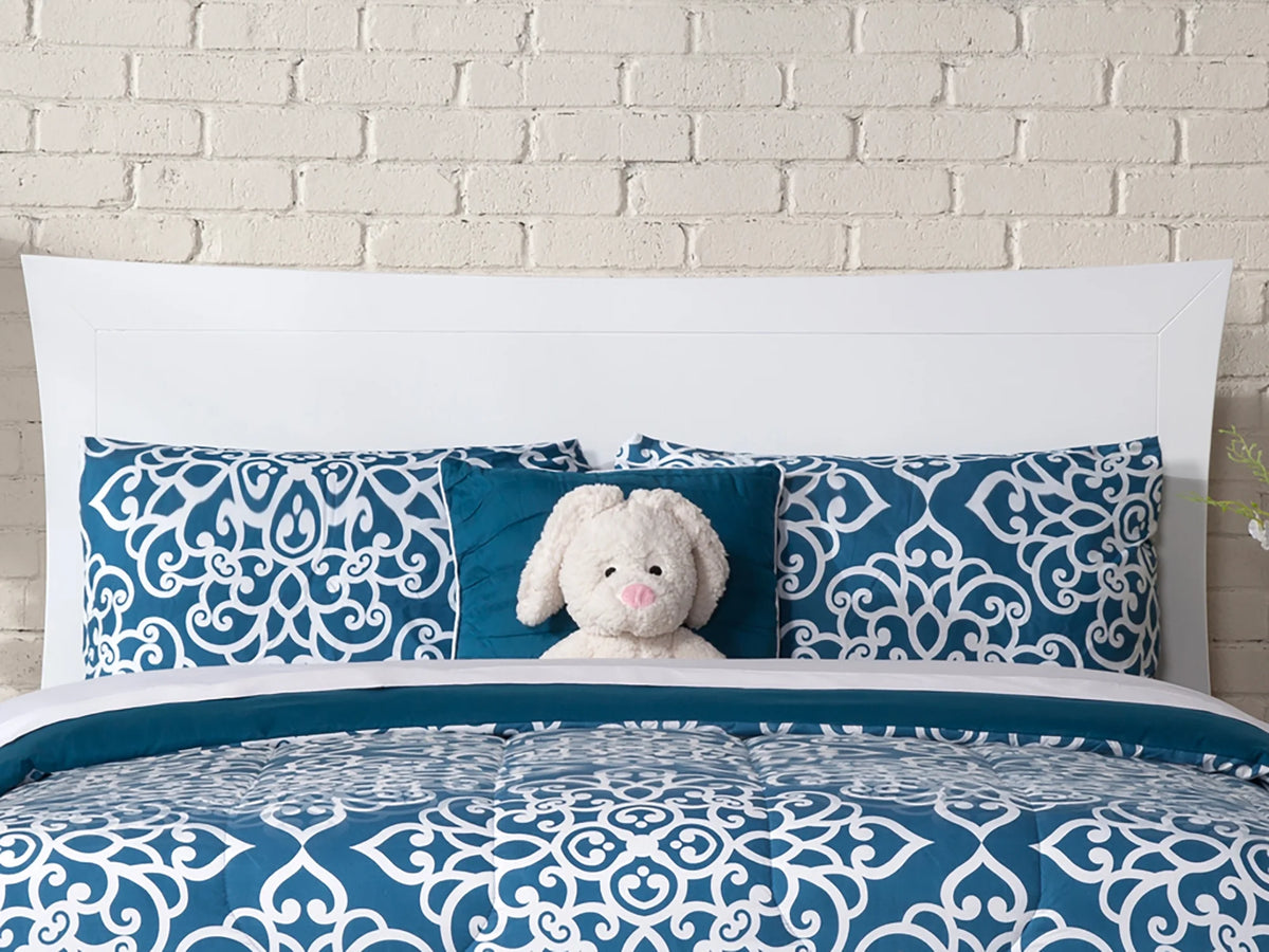 Twin XL White Wood Platform Bed with Headboard and Footboard C301