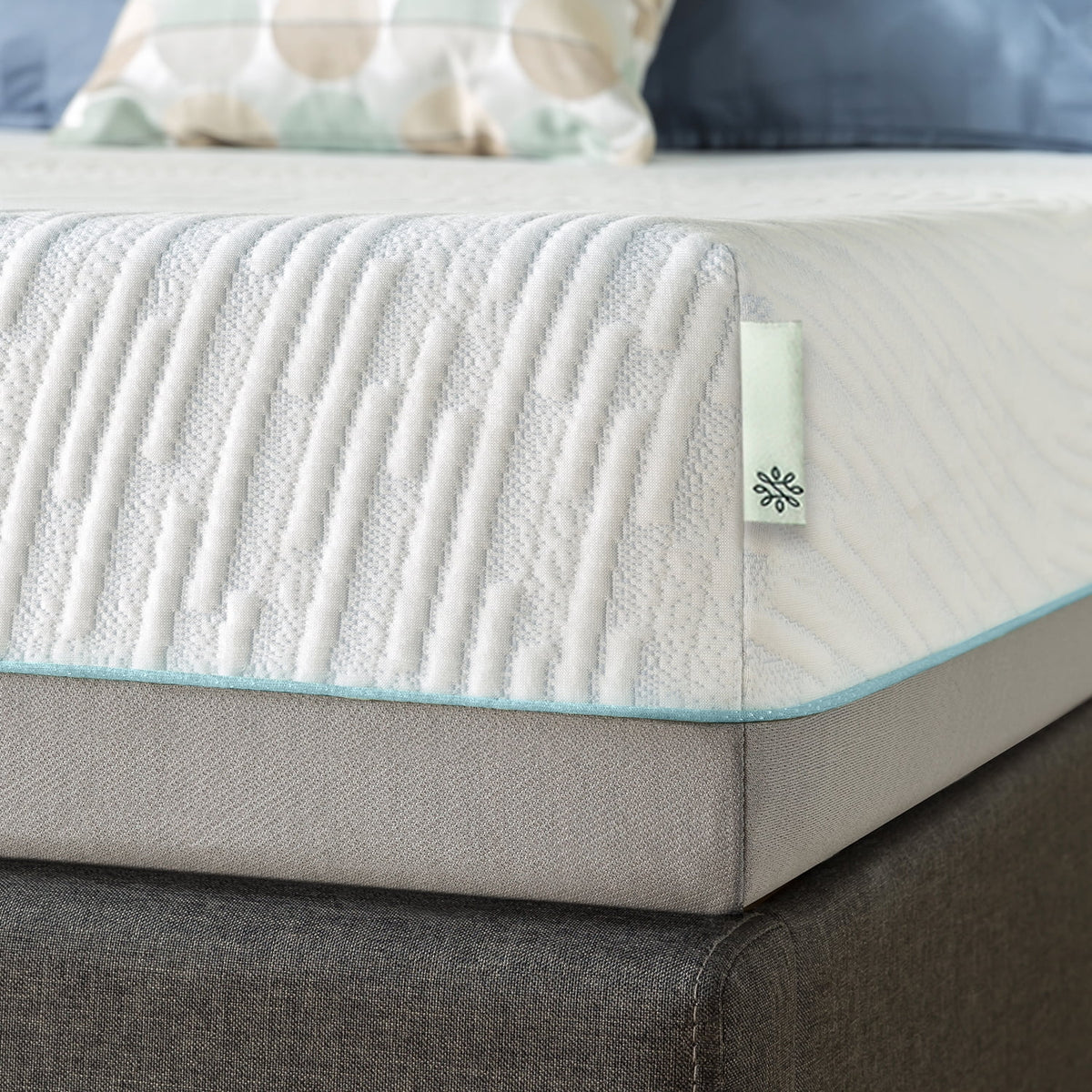 8 Memory Foam Queen Mattress W5002