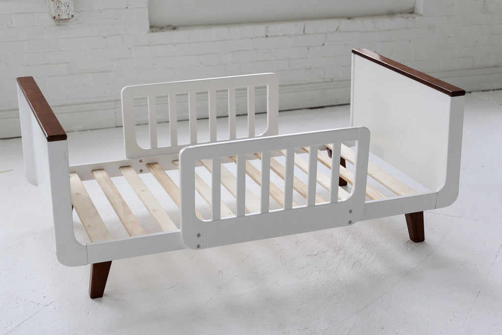 Espresso Toddler Bed with White I3662