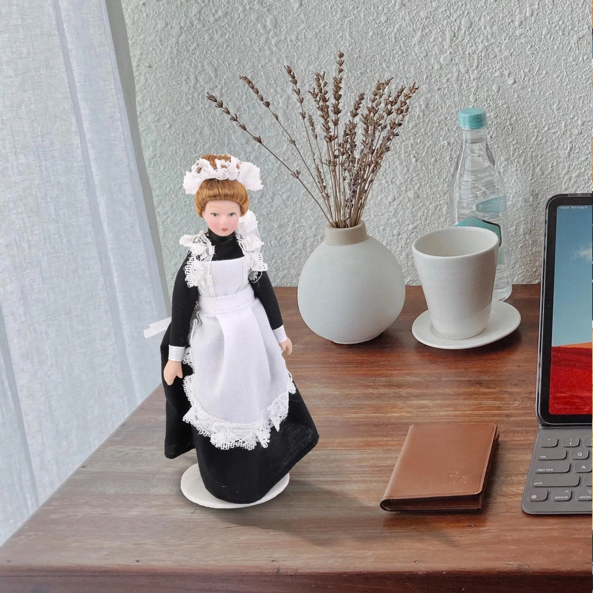 1:12 Scale Porcelain Maid Dollhouse Miniature R393