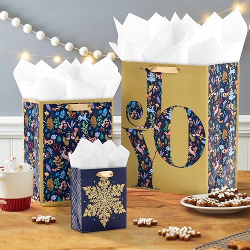 Assorted Christmas Gift Bags 18 Count Z5182
