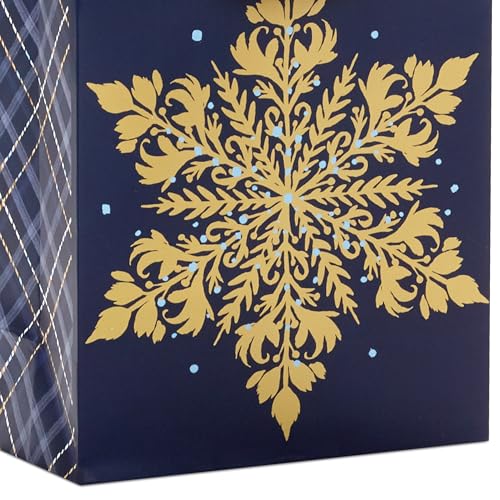Assorted Christmas Gift Bags 18 Count Z5182