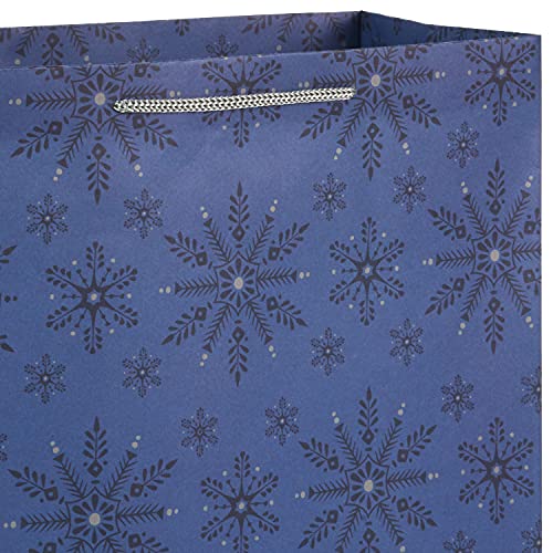 Assorted Christmas Gift Bags 18 Count Z5182