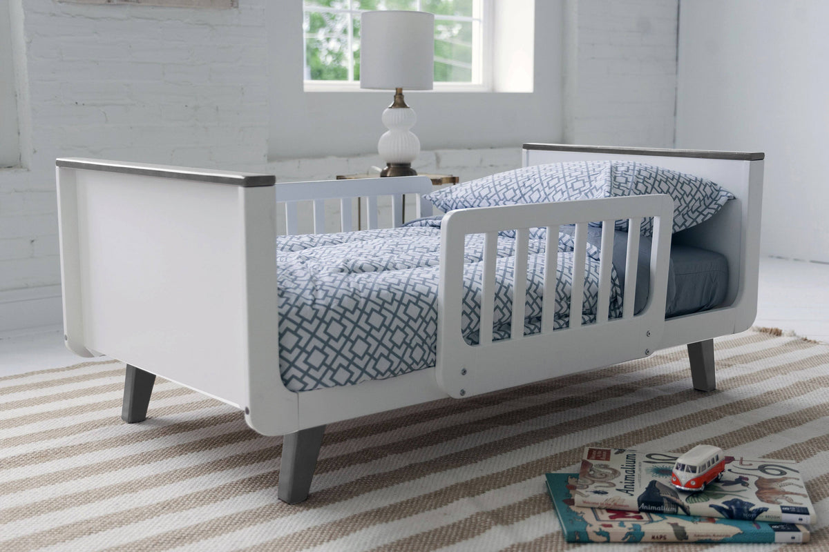 Espresso Toddler Bed with White I3662
